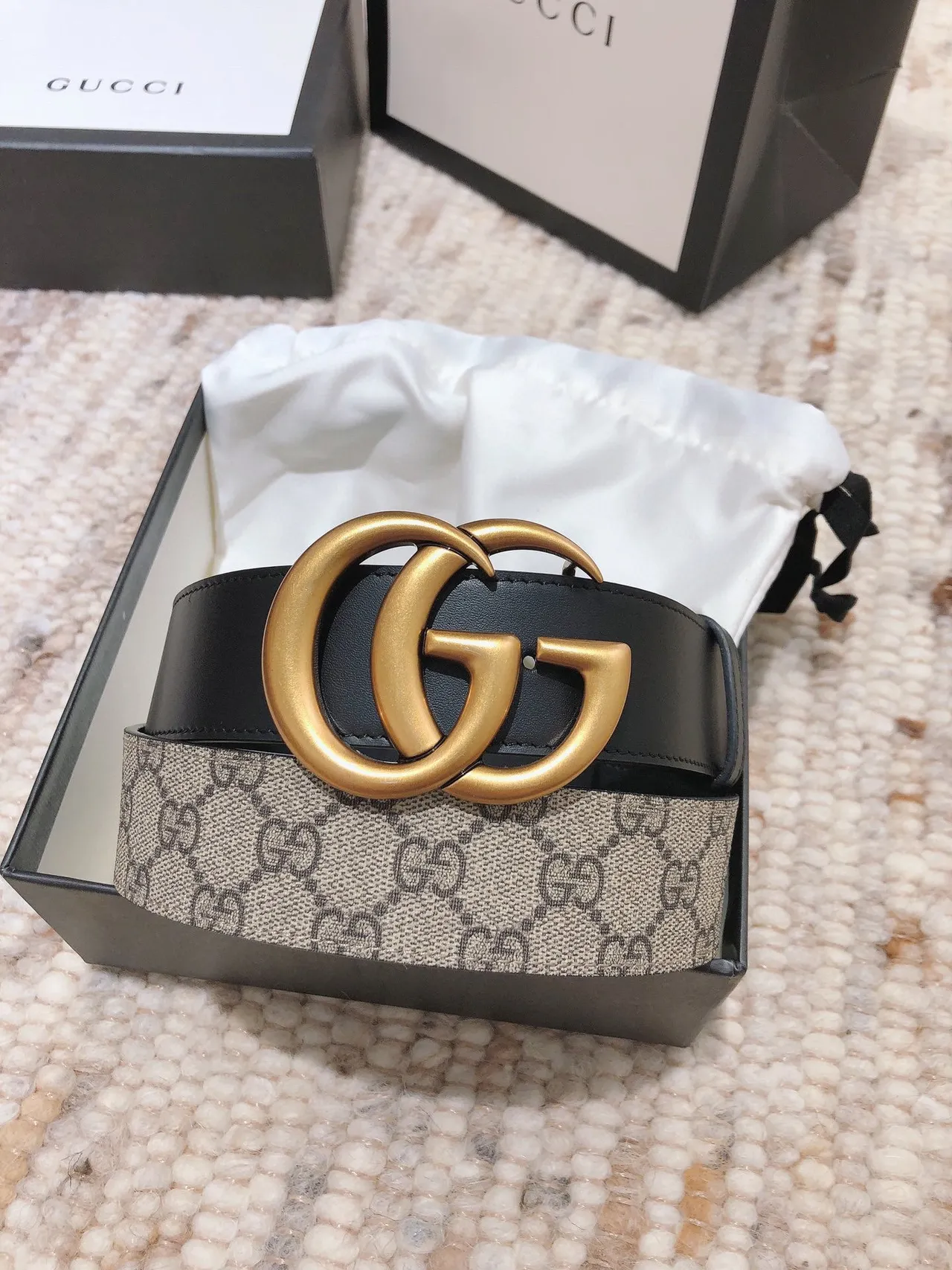 Gucci GG Marmont Interlocking G Buckle Cinto de couro bege e preto 6
