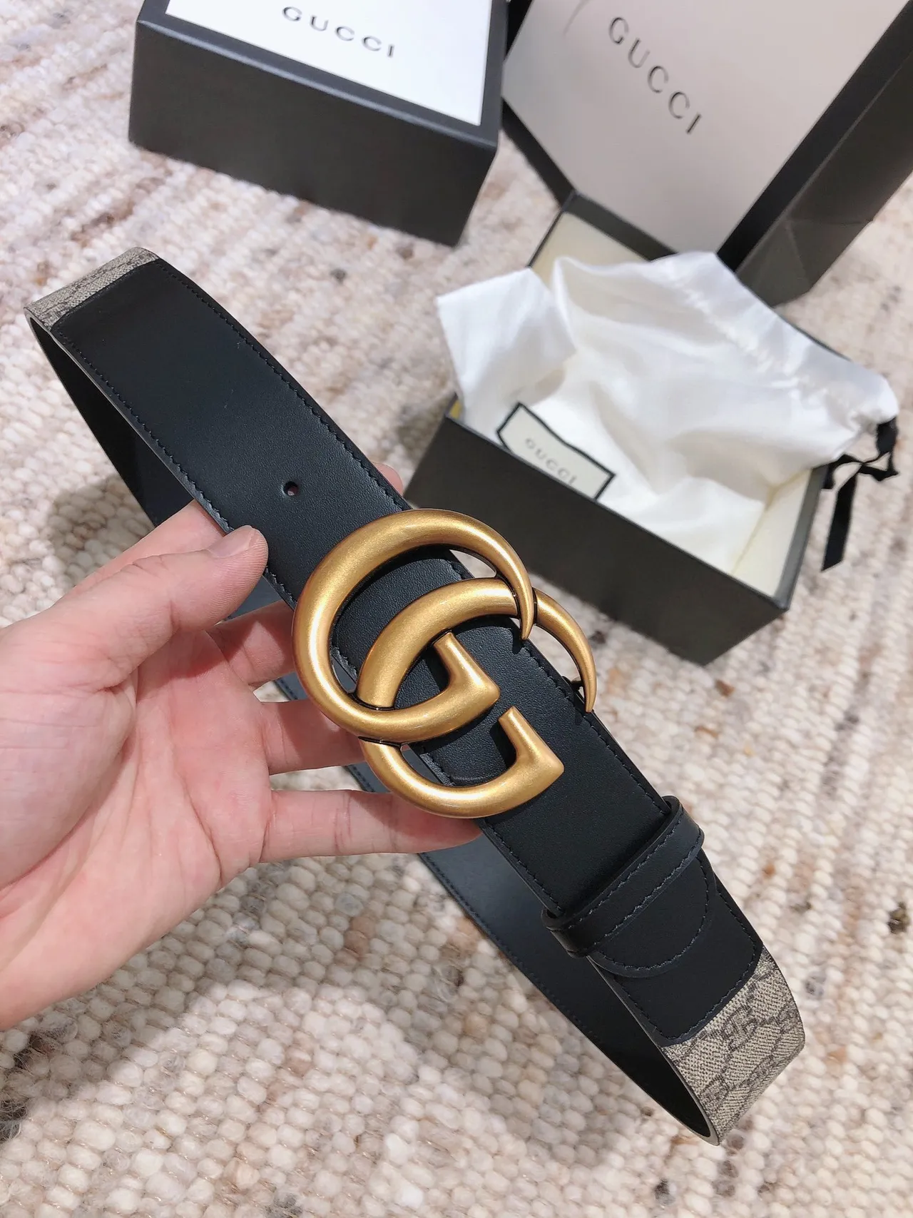 Gucci GG Marmont Interlocking G Buckle Cinto de couro bege e preto 9