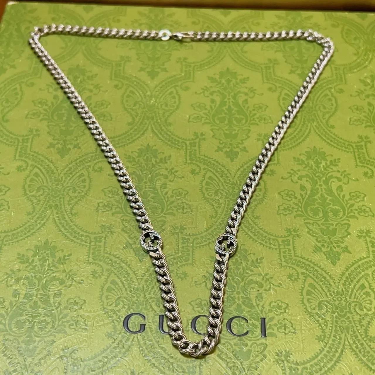 Collier Gucci GG Marmont Chaîne Twisted Curb-Link Chain Interlocking G Logo Charms Argent Vert 6