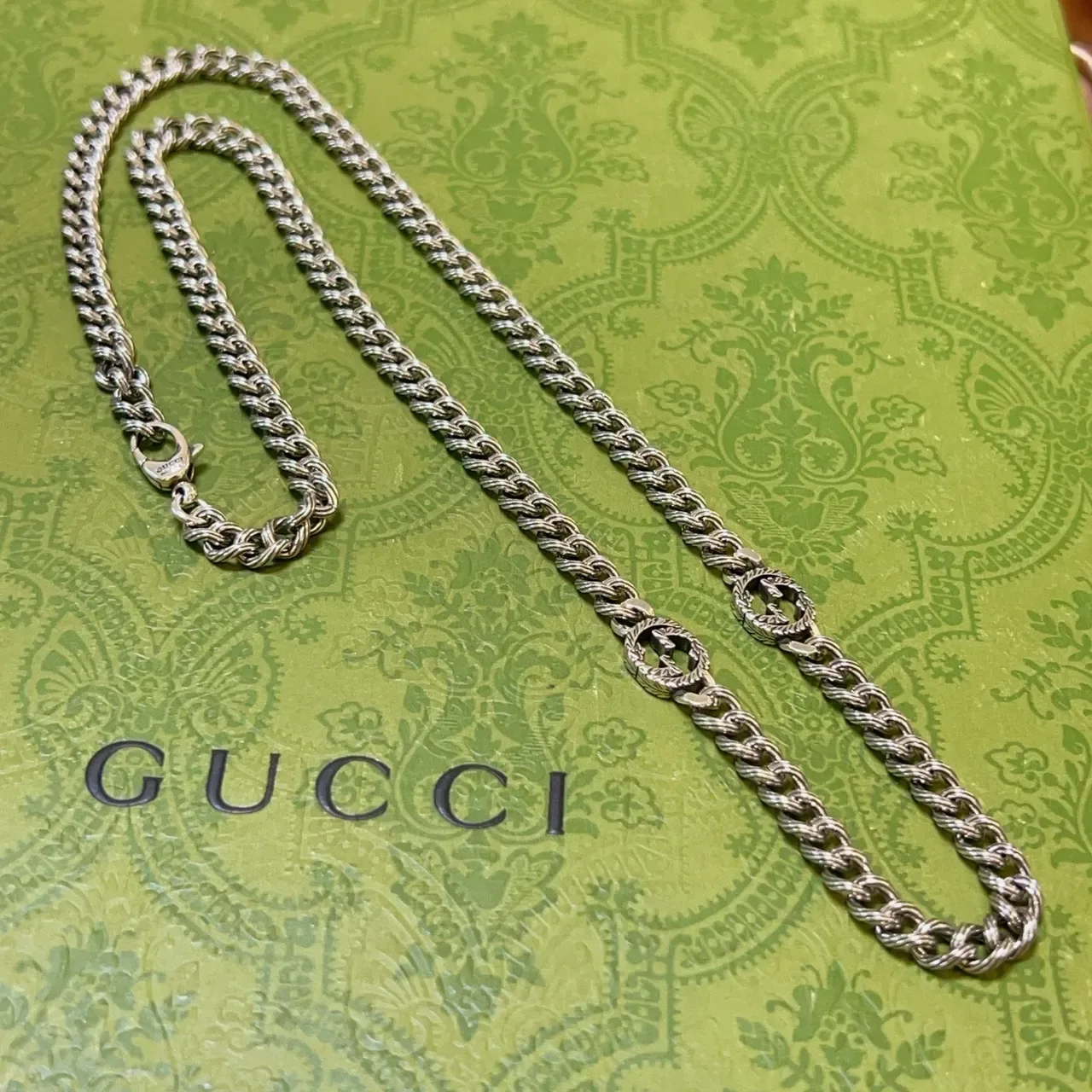 Collier Gucci GG Marmont Chaîne Twisted Curb-Link Chain Interlocking G Logo Charms Argent Vert 7