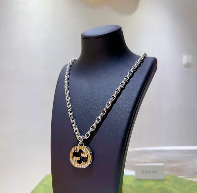 Gucci GG Marmont Collier pendentif argent Interlocking G 8