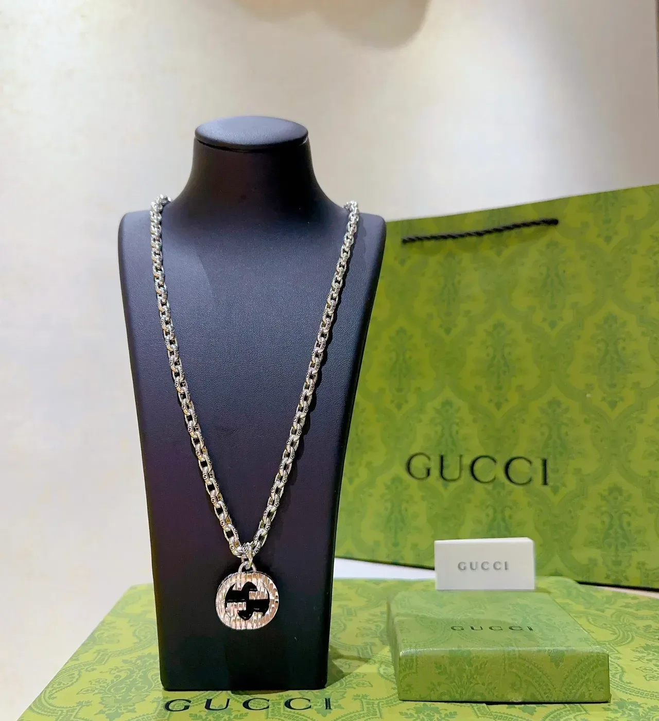 Gucci GG Marmont Collier pendentif argent Interlocking G 9