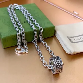 Gucci GG Marmont রূপালী অক্সিডাইজড ফিনিশ interlocking motif নেকলেস