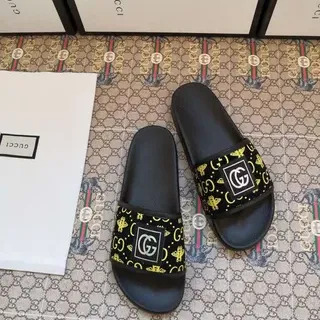 Gucci GG Monogram Impresión de Abejas Zapatillas Negras
