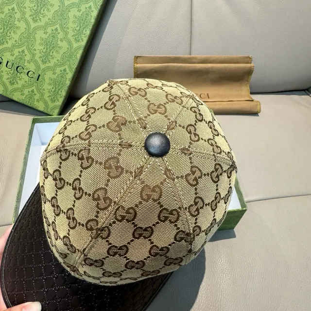 Gucci GG Monogram قماش كانفاس وجلد كاب بيسبول 7