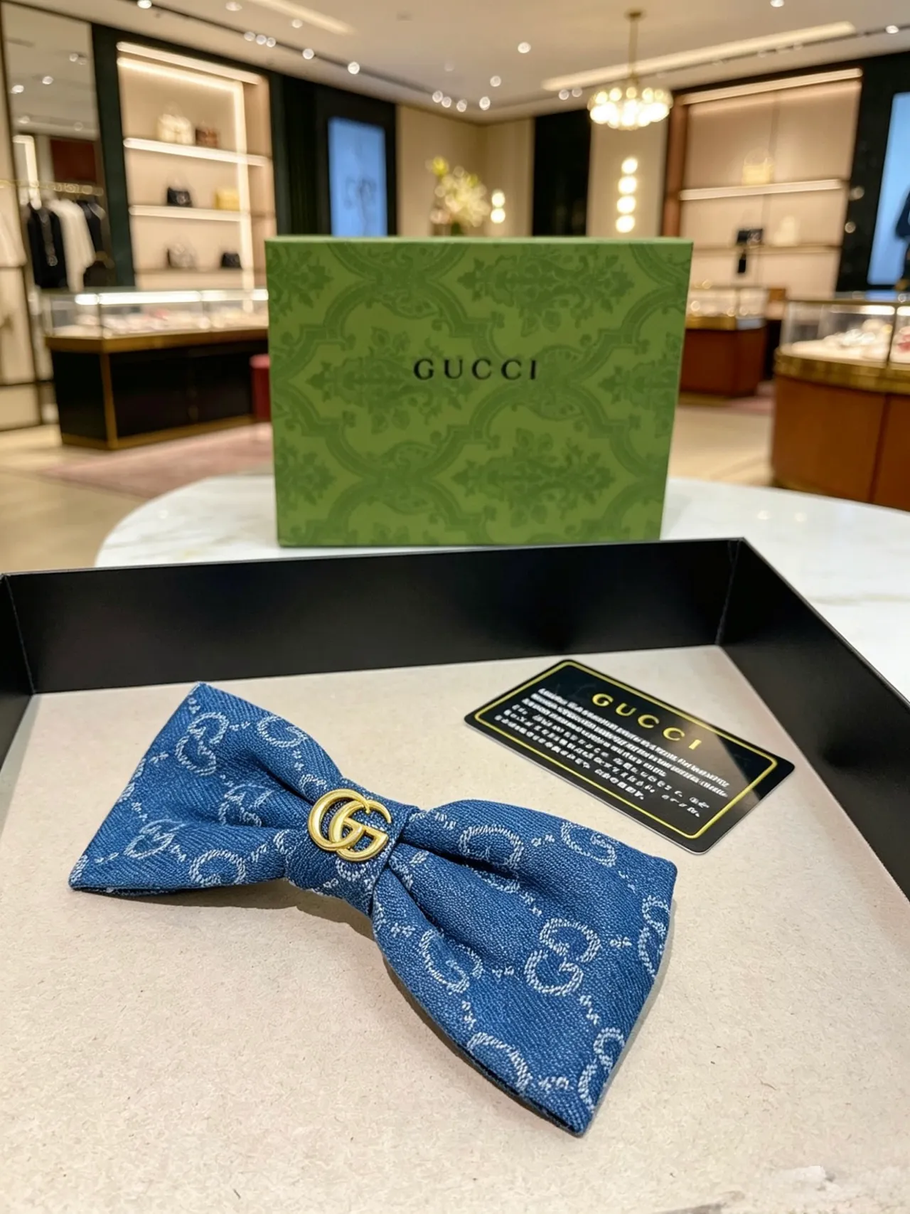 Gucci GG Monogram Pajarita de Denim 4