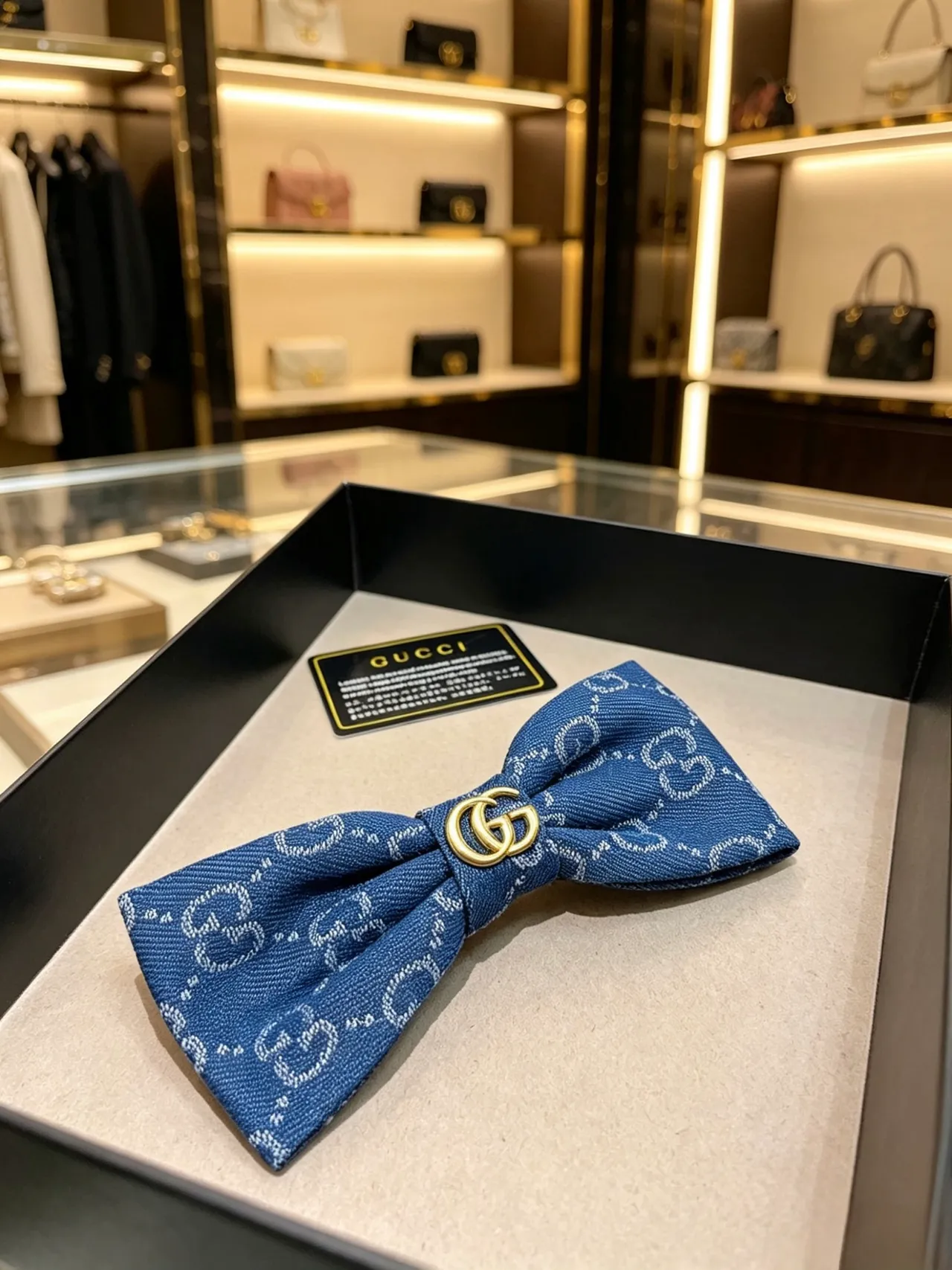 Gucci GG Monogram Pajarita de Denim 5