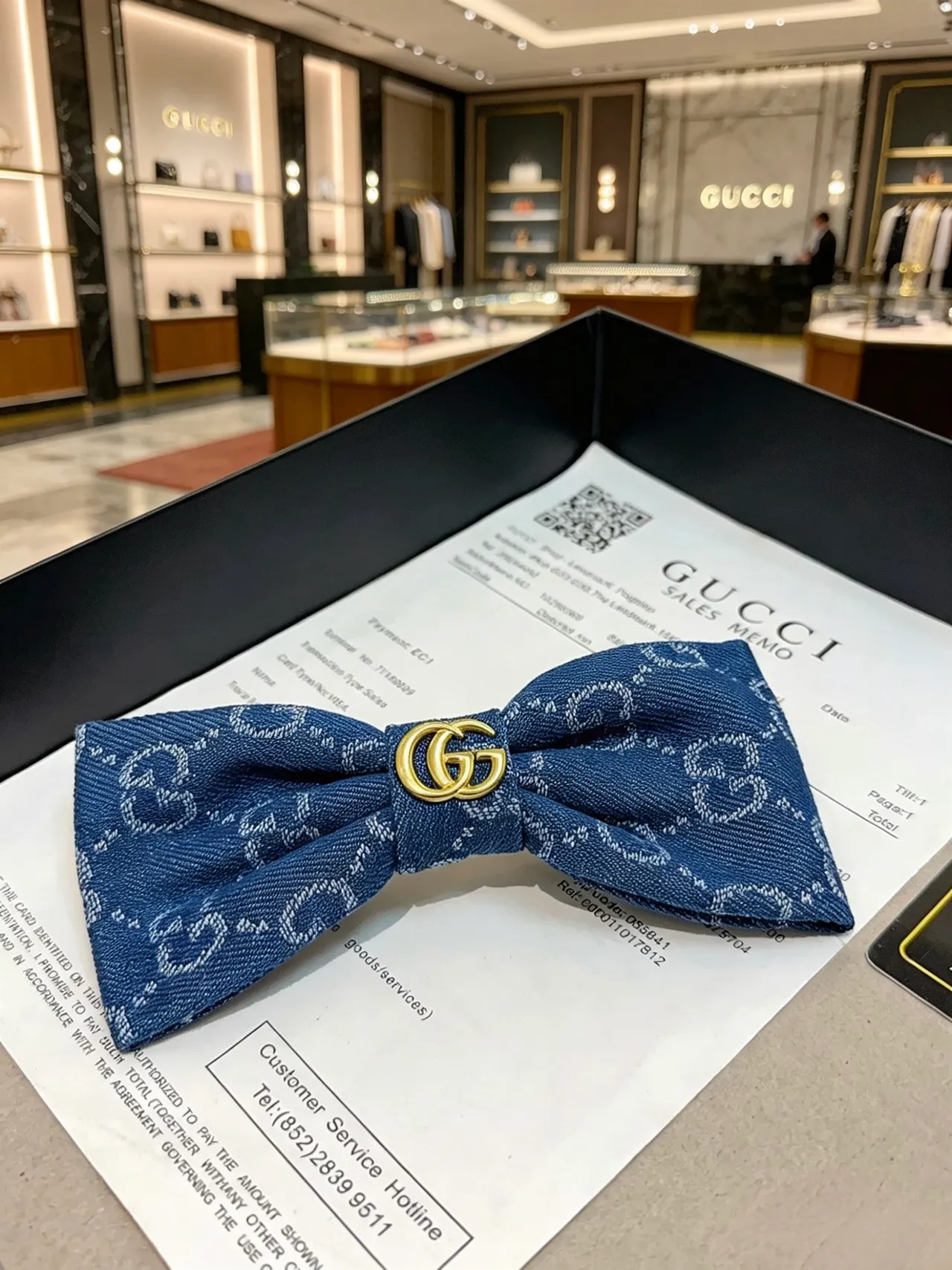 Gucci GG Monogram Pajarita de Denim 6