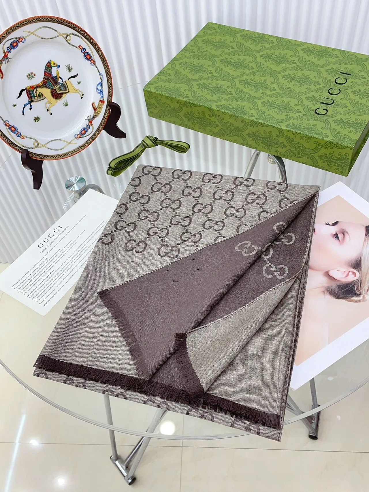 Gucci GG Monogram Bufanda de Seda Tejida 9
