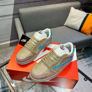 Gucci Zapatillas Lifestyle De Oro Azul Con Cristales Adornadas En Cuero De Dos Tonos