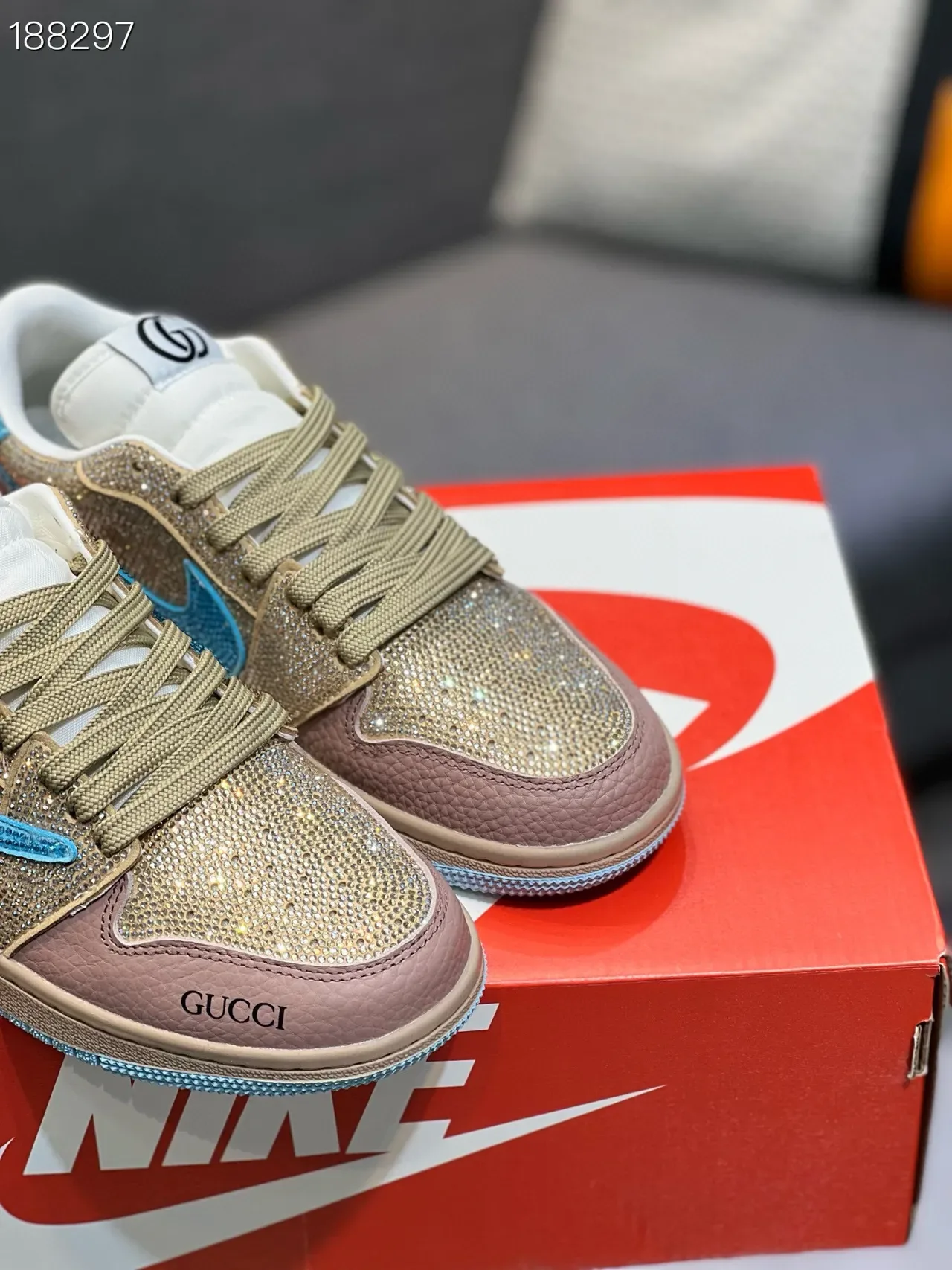 Gucci 金蓝水晶镶嵌双色皮革生活方式运动鞋 5