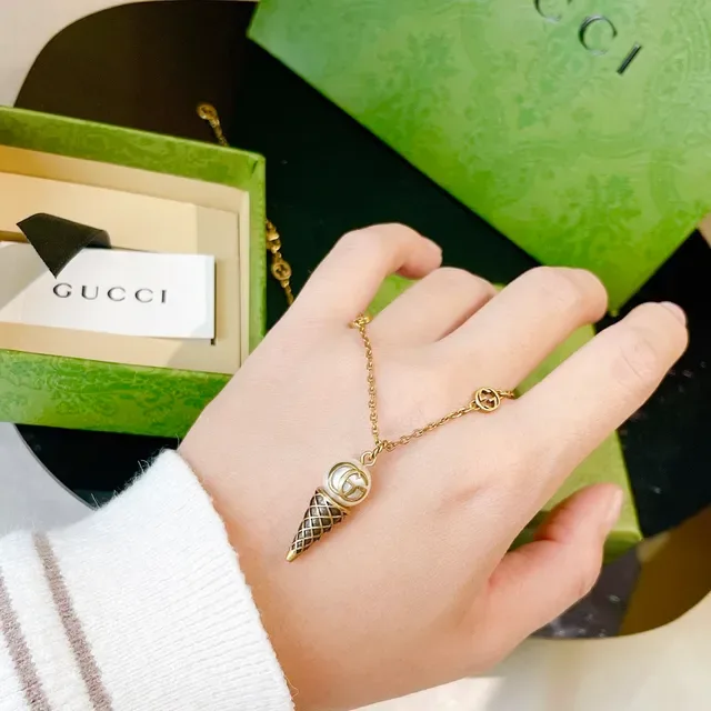 Gucci Chaîne d'Or avec Pendentif Interlocking G Logo 3