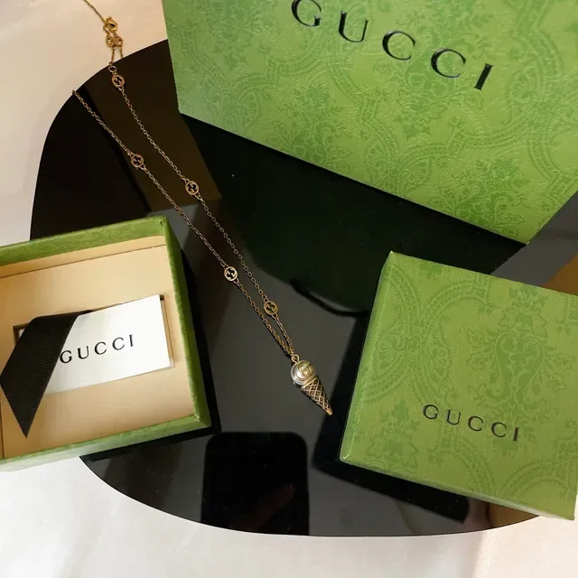 Gucci Chaîne d'Or avec Pendentif Interlocking G Logo 5