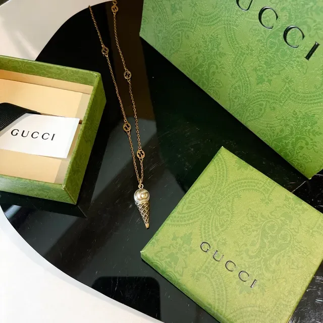 Gucci Chaîne d'Or avec Pendentif Interlocking G Logo 6
