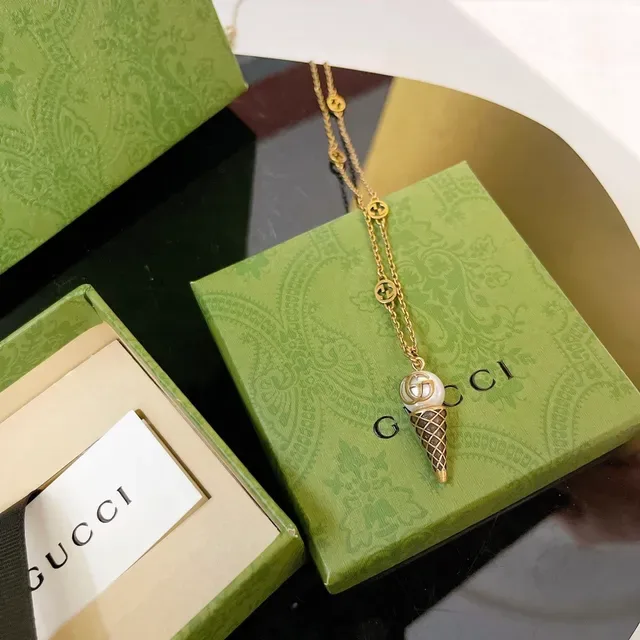 Gucci Chaîne d'Or avec Pendentif Interlocking G Logo 7