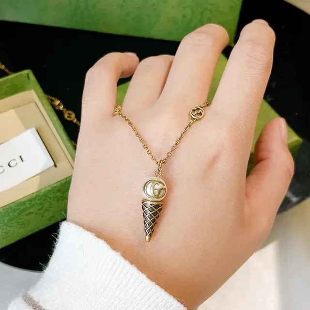 Gucci Chaîne d'Or avec Pendentif Interlocking G Logo 8