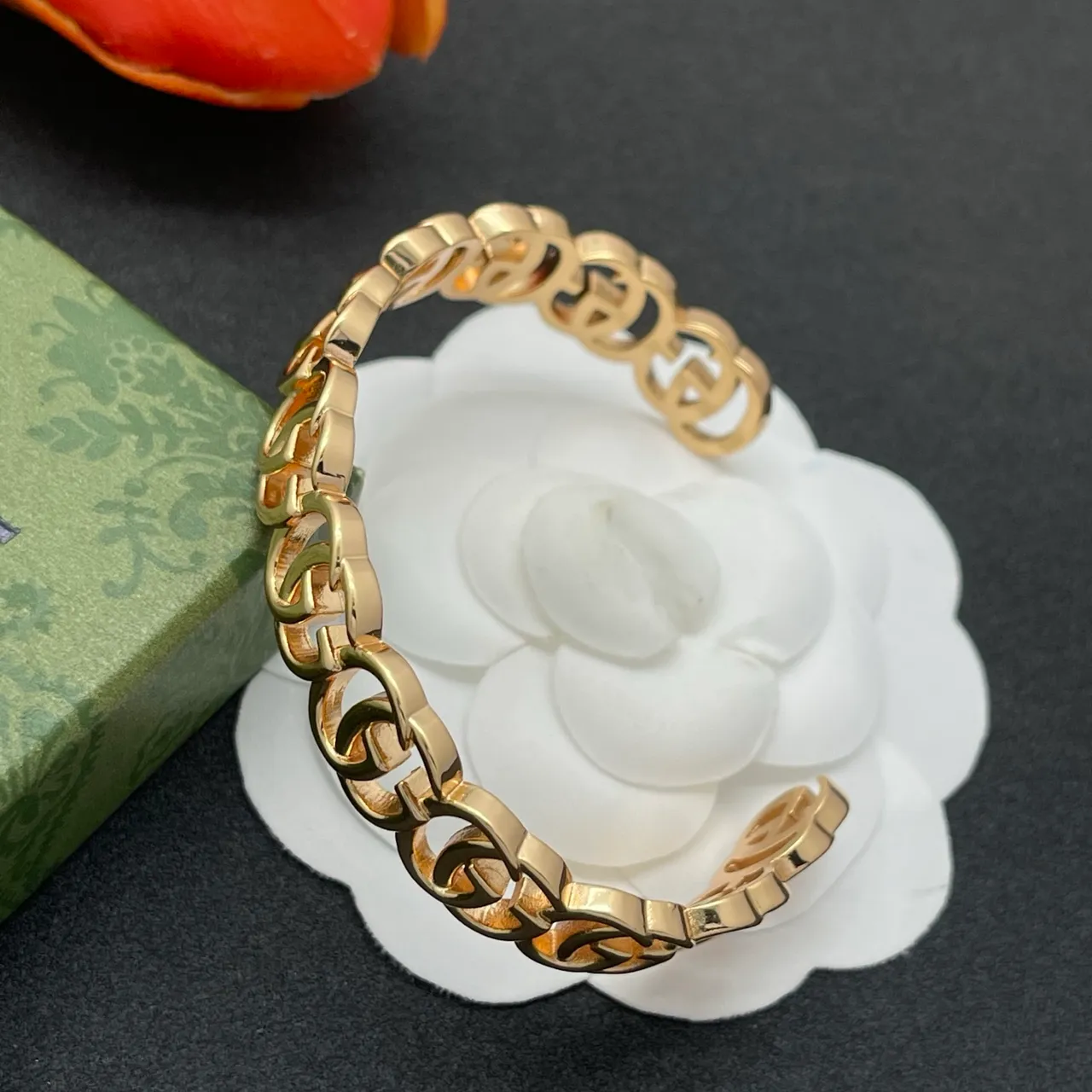 Gucci Gold Interlocking Double-G Links Polished Metal Bracelet 4