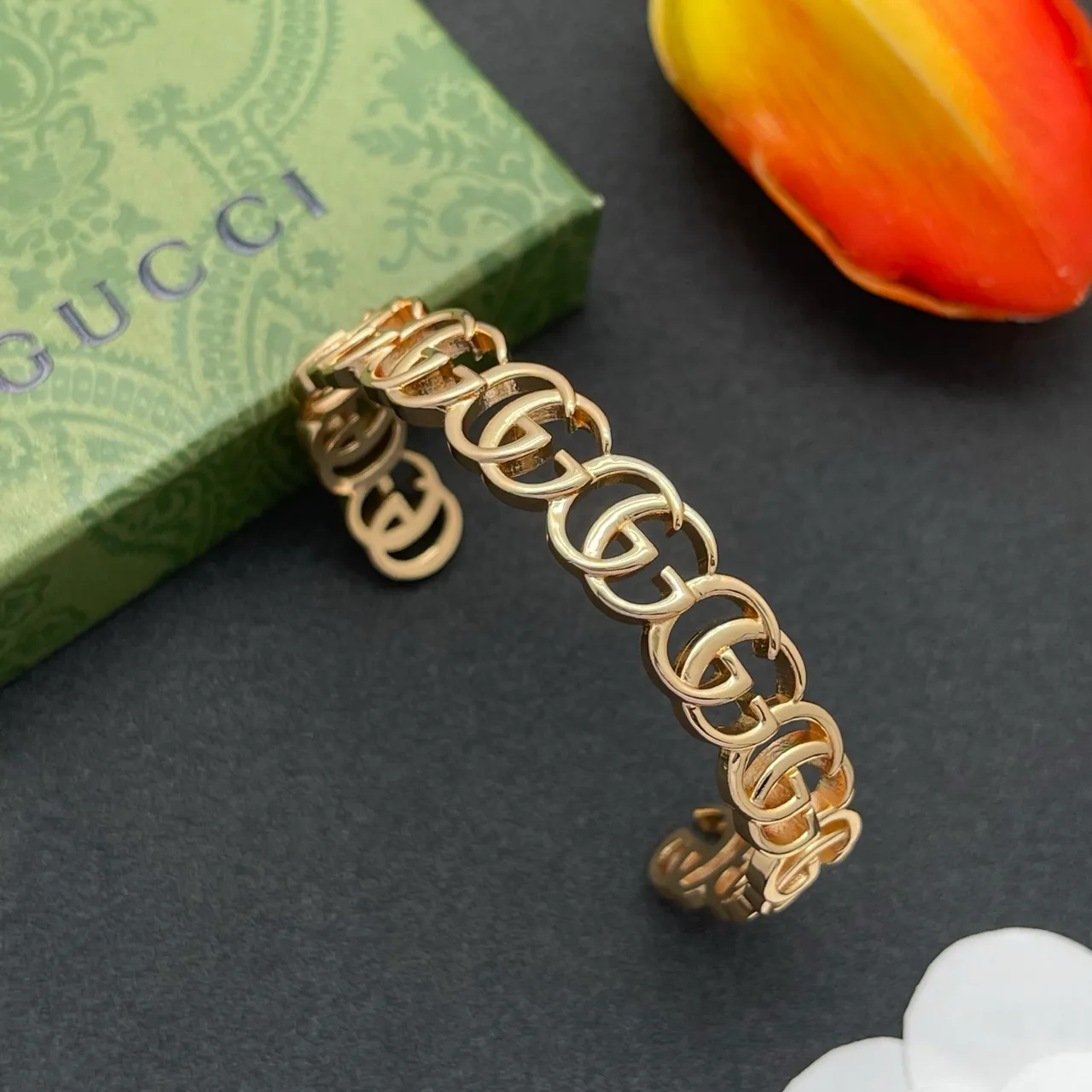 Gucci Gold Interlocking Double-G Links Polished Metal Bracelet 7