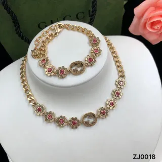 Gucci সোনার গোলাপি কার্ব চেইন ডেইজি-আকৃতির ফ্লোরাল লিংকস নেকলেস
