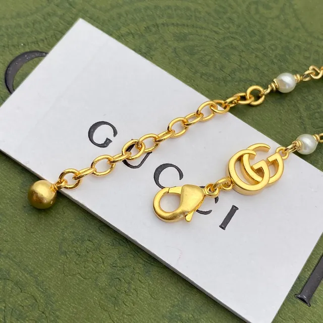 Gucci Pendentif Cœur Perle et Bracelet avec GG Logo en or 2