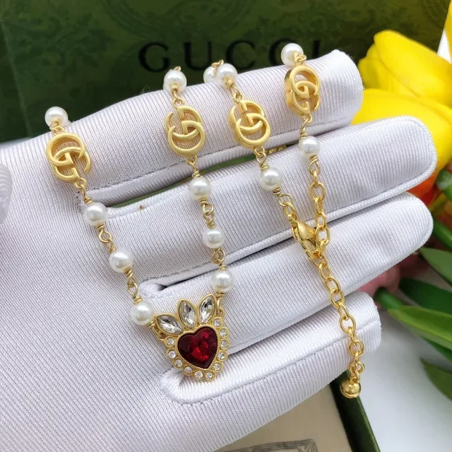 Collier Gucci Pendentif Cœur Perlé Or 4