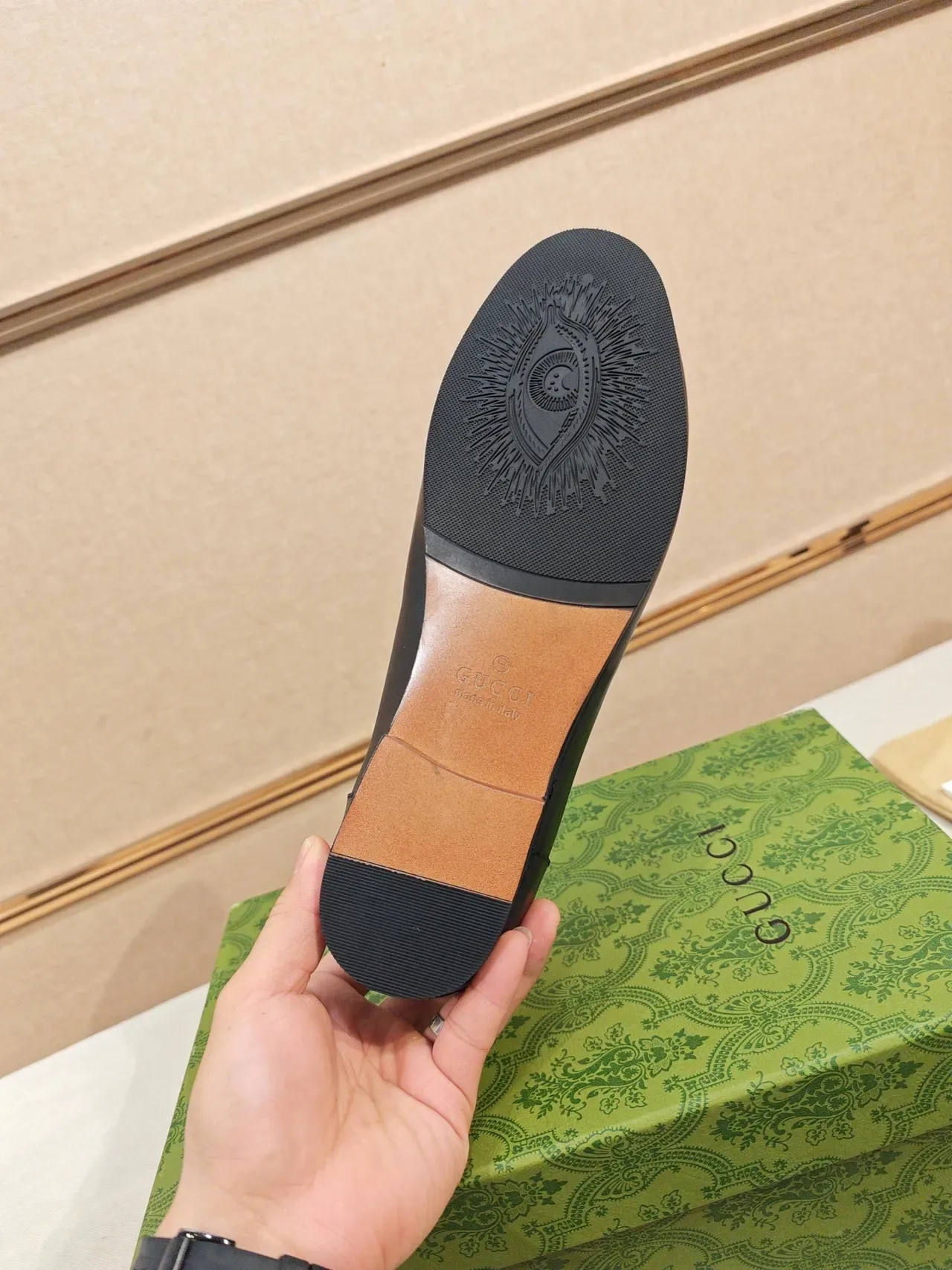 لوفر Gucci Horsebit 1955 من جلد أسود بهورسبيت ذهبي 2