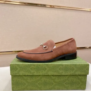 Gucci Horsebit 1955 भूरा स्यूड लूफर