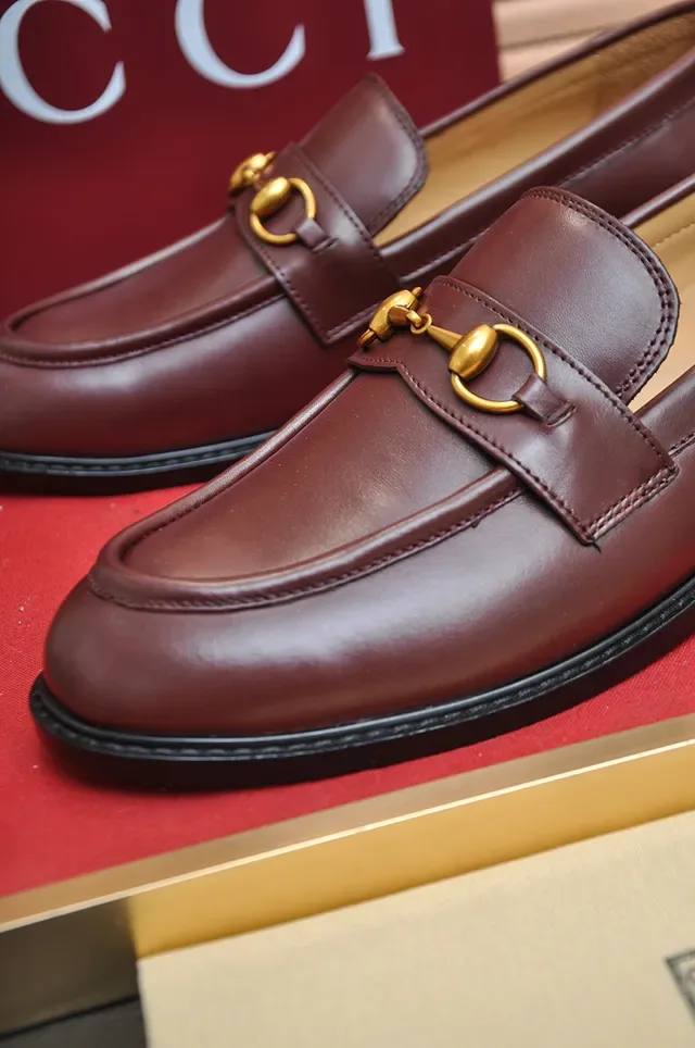 Gucci Horsebit 1955 बर्गंडी गोल्ड चमड़े का बकल लूफर 2