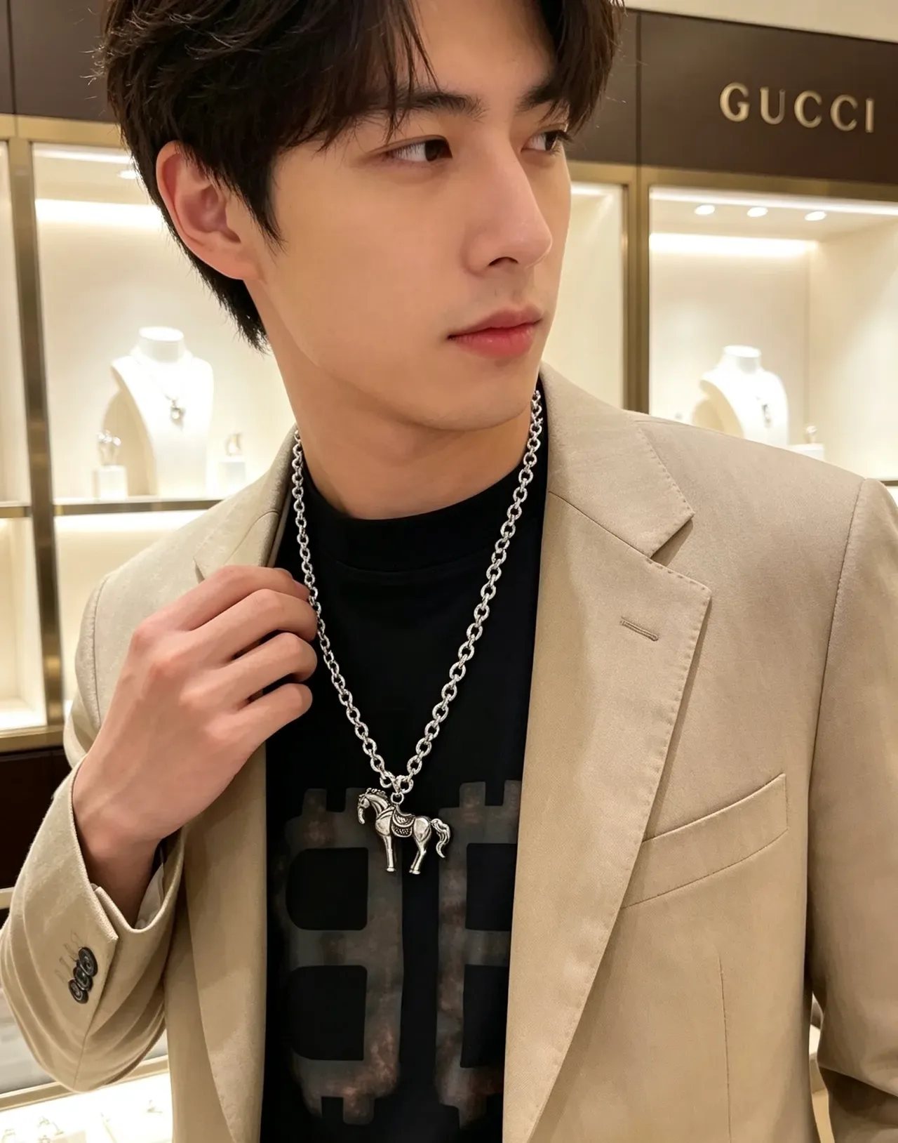 Gucci Horsebit 1955 银米色扭链雕塑马吊坠项链 6
