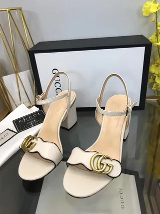 Gucci Horsebit 1955 Sandales Gladiator en cuir blanc et noir avec piping 2