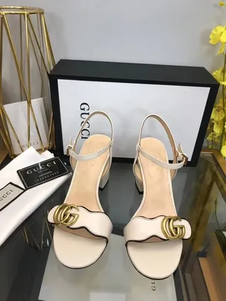 Gucci Horsebit 1955 Sandales Gladiator en cuir blanc et noir avec piping 3