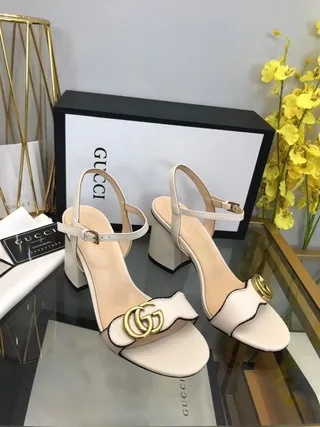 Gucci Horsebit 1955 Sandales Gladiator en cuir blanc et noir avec piping 4
