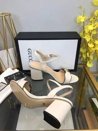 Gucci Horsebit 1955 Sandales Gladiator en cuir blanc et noir avec piping 5