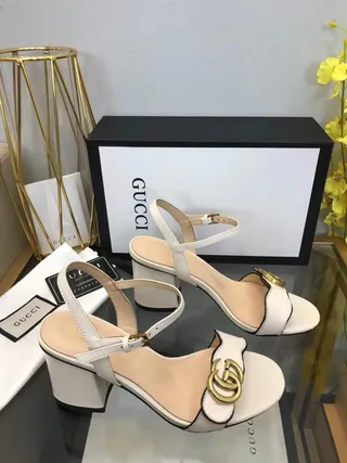 Gucci Horsebit 1955 Sandales Gladiator en cuir blanc et noir avec piping 6