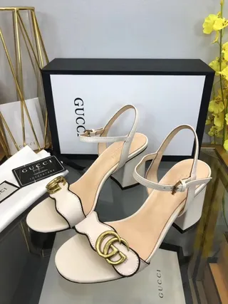 Gucci Horsebit 1955 Sandales Gladiator en cuir blanc et noir avec piping 7