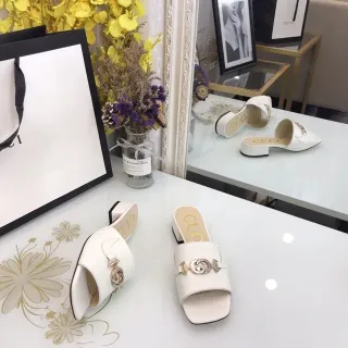 Gucci Horsebit 1955 Zapatos Casuales de Cuero Blanco Dorado con Hebilla Doble-G