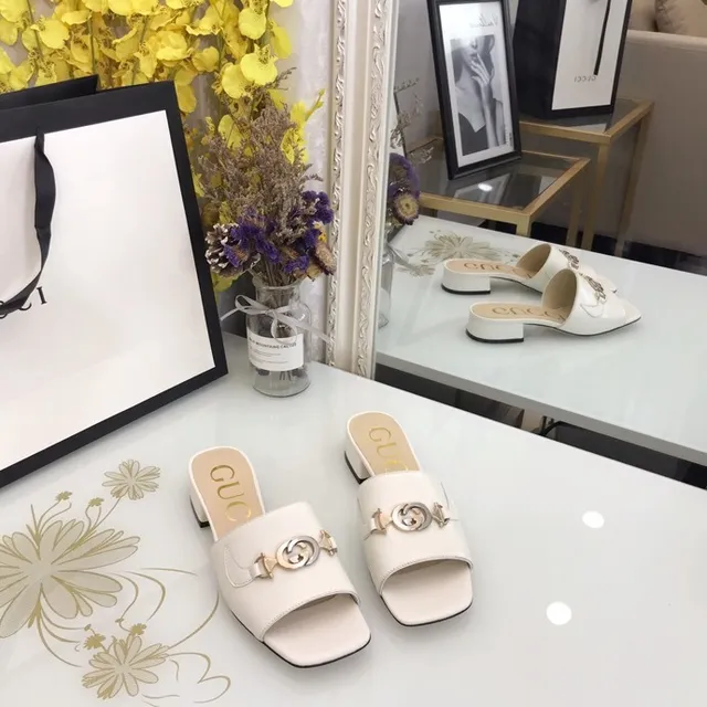 Gucci Horsebit 1955 Sapatos Casuais de Couro Branco Dourado com Fivela Dupla-G 2