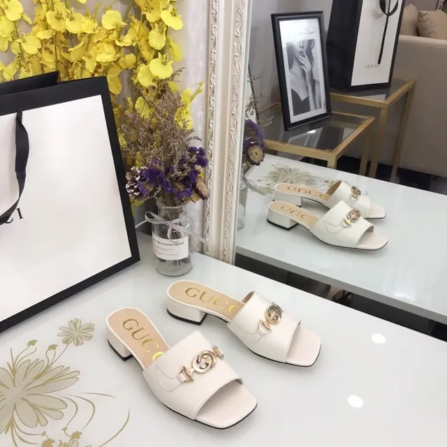 Gucci Horsebit 1955 Sapatos Casuais de Couro Branco Dourado com Fivela Dupla-G 3