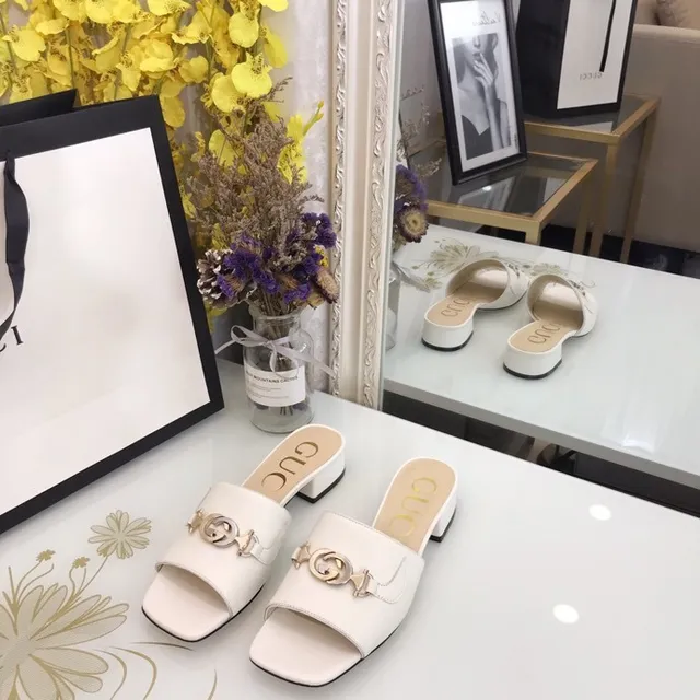 Gucci Horsebit 1955 Sapatos Casuais de Couro Branco Dourado com Fivela Dupla-G 4
