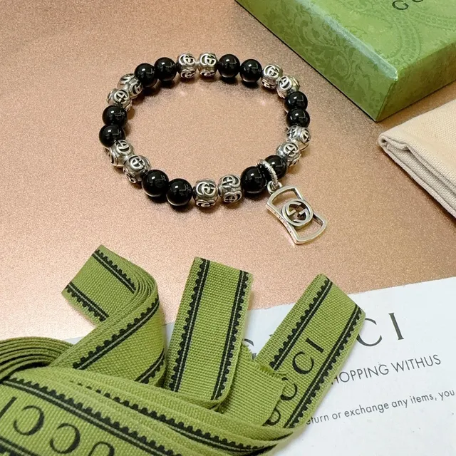 Gucci Interlocking G Bracelet Motif Noir Argent à perles 3