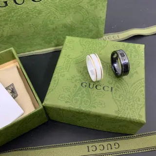 Gucci Interlocking G सिरेमिक और धातु की अंगूठियाँ