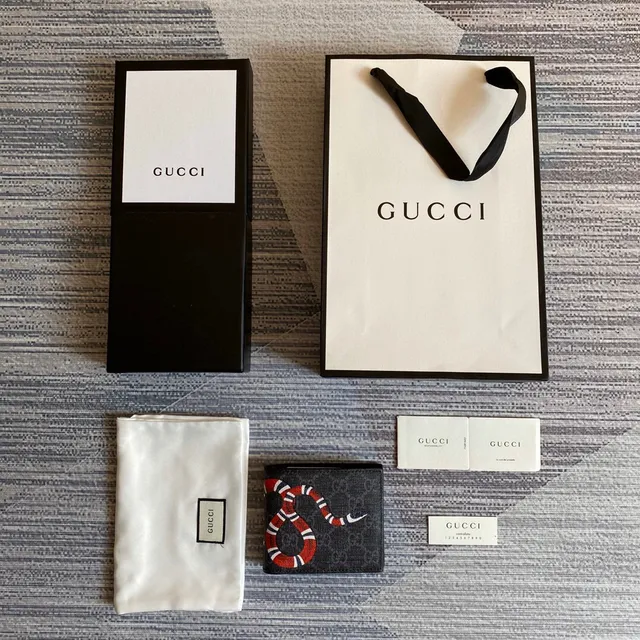 Gucci Kingsnake Print কালো Saffiano Leather ছোট বাটোয়া 11