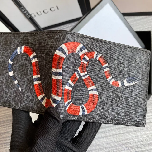 Gucci Kingsnake Print কালো Saffiano Leather ছোট বাটোয়া 14