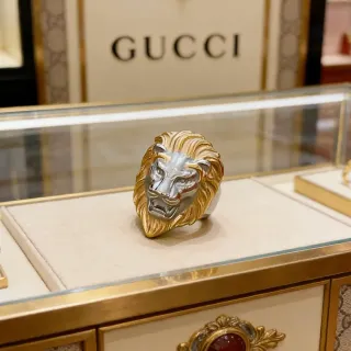 Gucci शेर का सिर दो टोन सोना और चांदी की अंगूठी