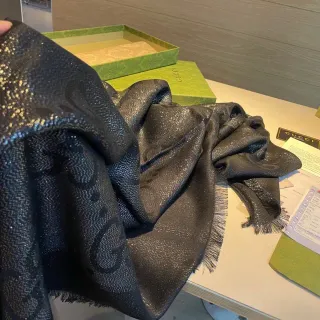 Gucci Monogram Métallique à Franges Écharpe de Soie Noire