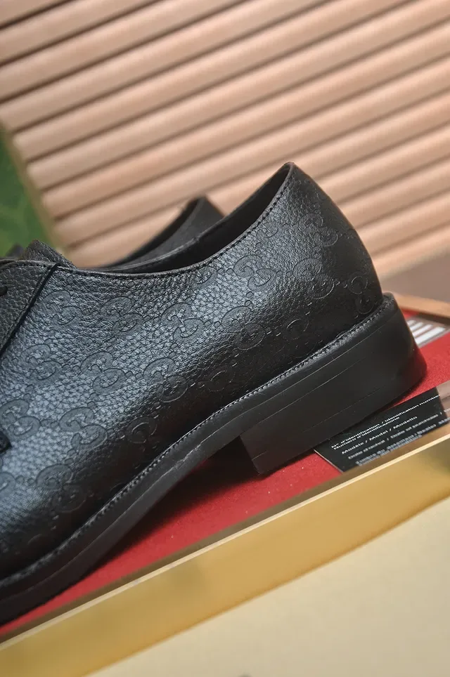 Gucci Chaussures Oxford en cuir à embout cap et monogramme 2