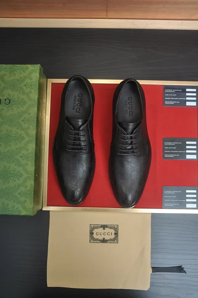 Gucci Chaussures Oxford en cuir à embout cap et monogramme 5
