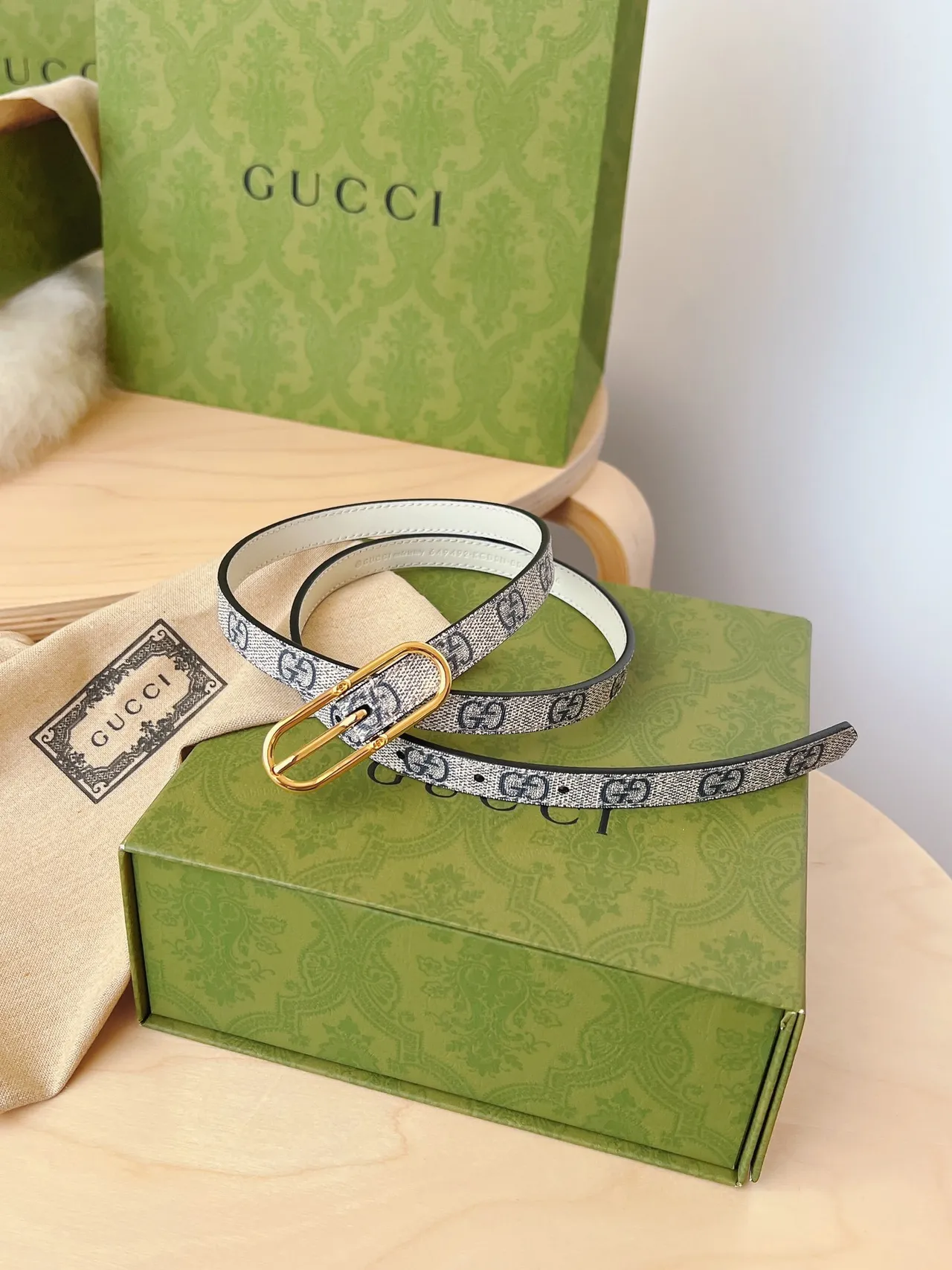 Gucci Ophidia ধূসর সাদা GG Supreme ক্যানভাস সংকীর্ণ সিলুয়েট চামড়ার বেল্ট 2