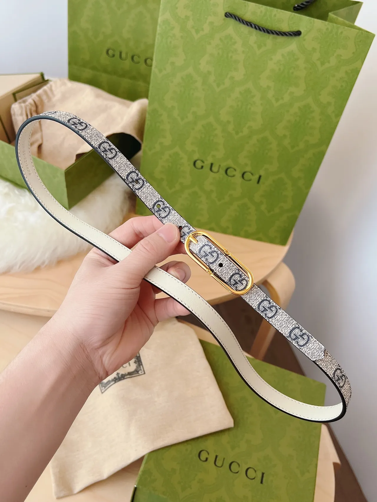 Gucci Ophidia ধূসর সাদা GG Supreme ক্যানভাস সংকীর্ণ সিলুয়েট চামড়ার বেল্ট 4