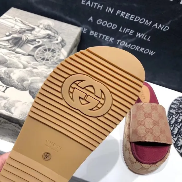 Gucci Screener Bege e Borgonha GG Monogram Chinelo de plataforma 2